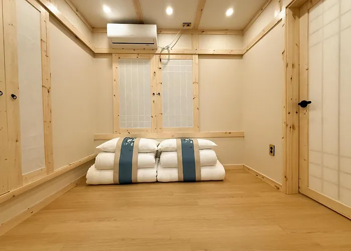 Golmok - Korea Traditional Sytle Villa, Hanbok Experience , Nampo,night Market Walk 5 Minute Appartement