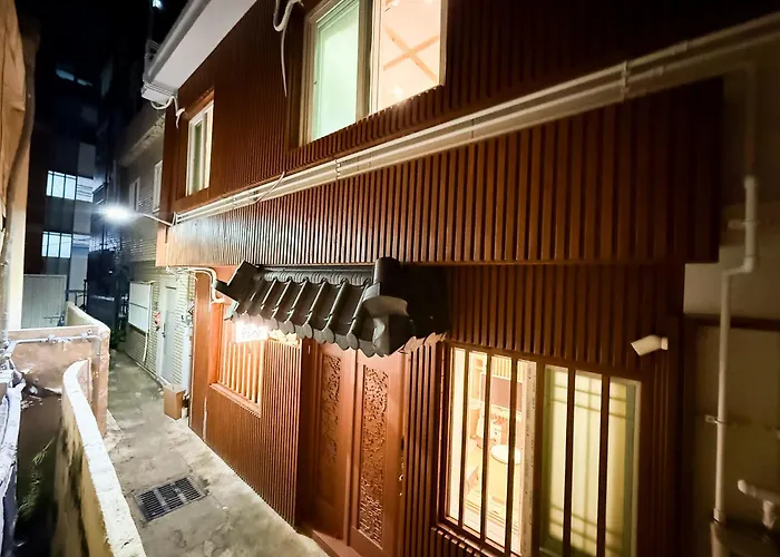 Golmok - Korea Traditional Sytle Villa, Hanbok Experience , Nampo,night Market Walk 5 Minute Appartement *